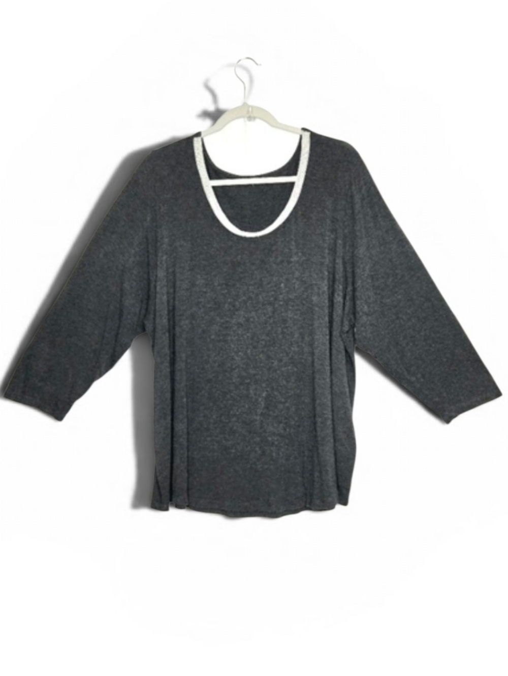 Cable & Gauge Woman,  3/4 sleeve Gray Top. 2X
